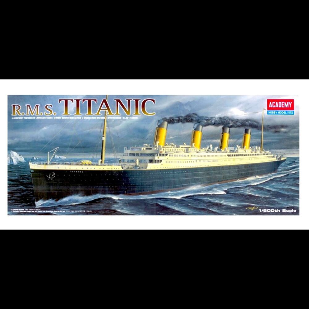 R.M.S. Titanic Model Building Kit